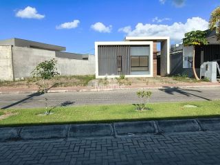 Casa de Condomínio Para Vender com 3 quartos sendo 3 suítes no bairro Registro em Feira De Santana