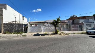 Casa Para Alugar com 3 quartos sendo 1 suíte no bairro Capuchinhos em Feira De Santana