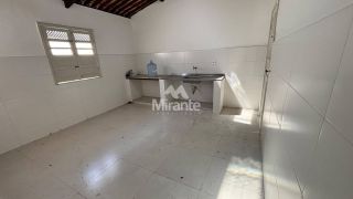 Casa Para Alugar com 3 quartos sendo 1 suíte no bairro Capuchinhos em Feira De Santana