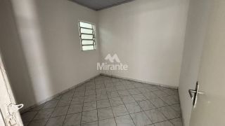 Casa Para Alugar com 3 quartos sendo 1 suíte no bairro Capuchinhos em Feira De Santana