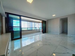Apartamento Para Alugar com 3 quartos sendo 1 suíte no bairro Santa Mônica em Feira De Santana