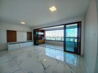 Apartamento Para Alugar com 3 quartos sendo 1 suíte no bairro Santa Mônica em Feira De Santana