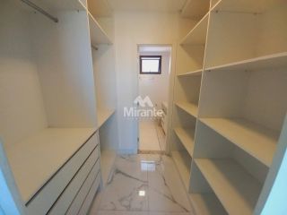 Apartamento Para Alugar com 3 quartos sendo 1 suíte no bairro Santa Mônica em Feira De Santana