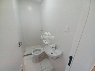 Apartamento Para Alugar com 3 quartos sendo 1 suíte no bairro Santa Mônica em Feira De Santana