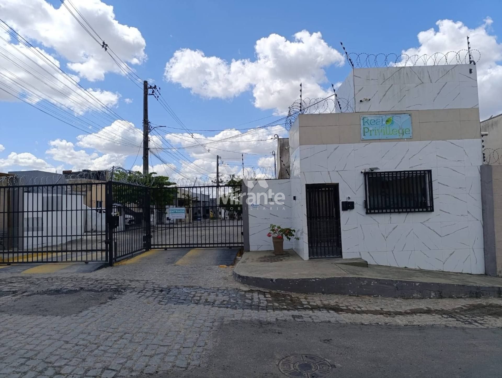 Casa de Condomínio Para Alugar com 2 quartos no bairro Santo Antônio dos Prazeres em Feira De Santana