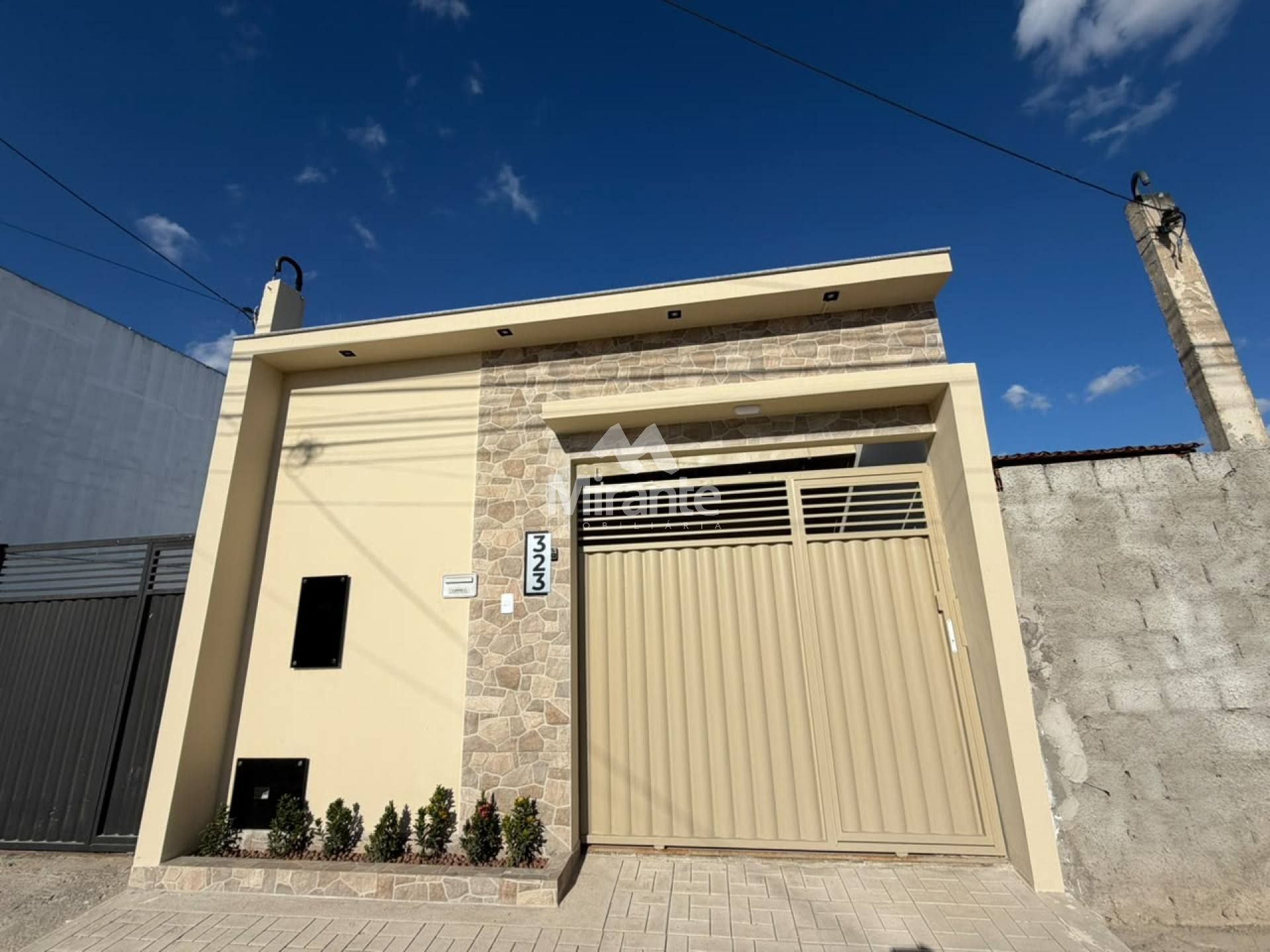 Casa Para Vender com 2 quartos sendo 1 suíte no bairro Conceição em Feira De Santana