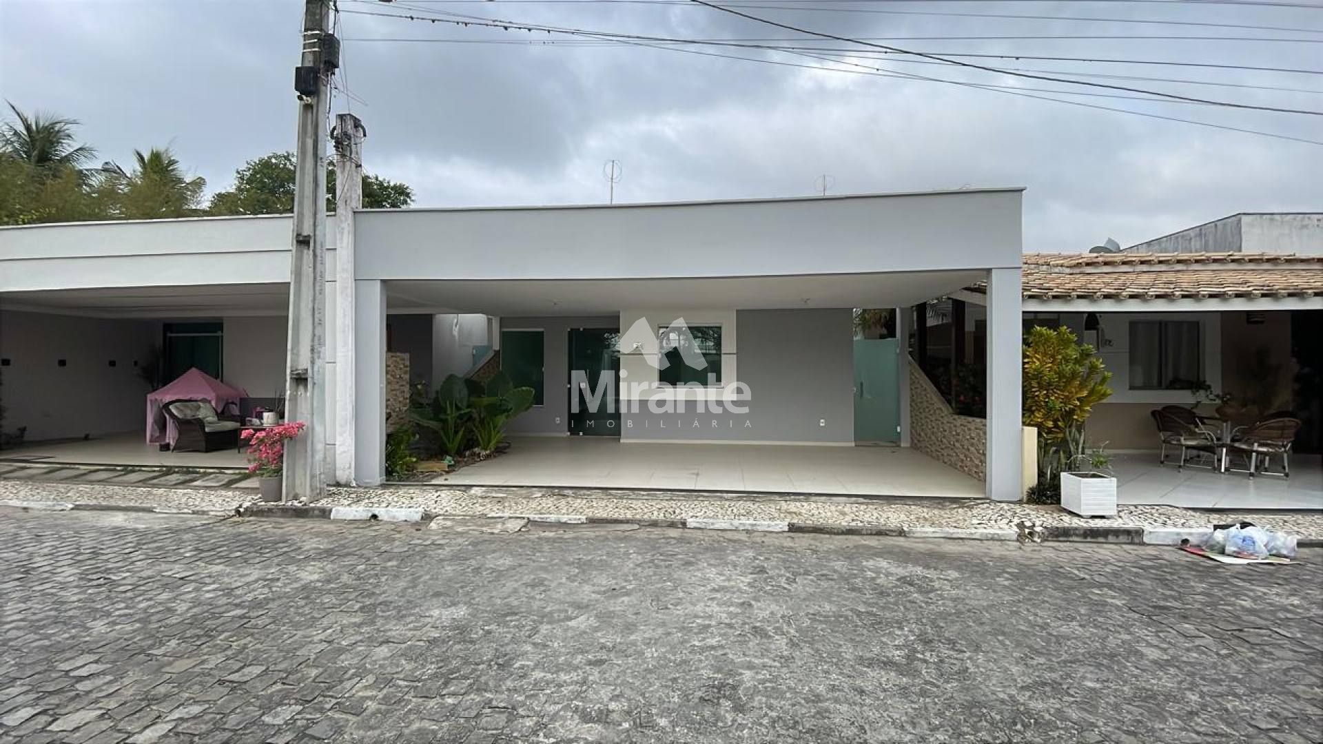 Casa de Condomínio Para Alugar com 3 quartos sendo1 suíte no bairro Sim em Feira De Santana