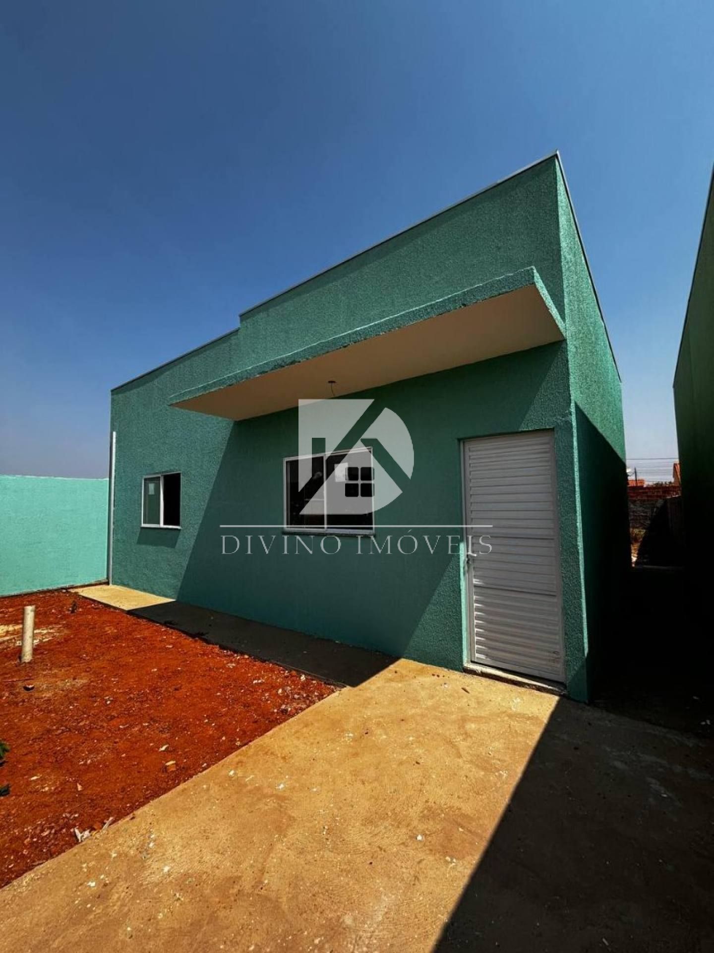 IMOVEL COM 2 QUARTOS, UM SENDO SUITE, SALA/COZINHA E BANHEIRO SOCIAL