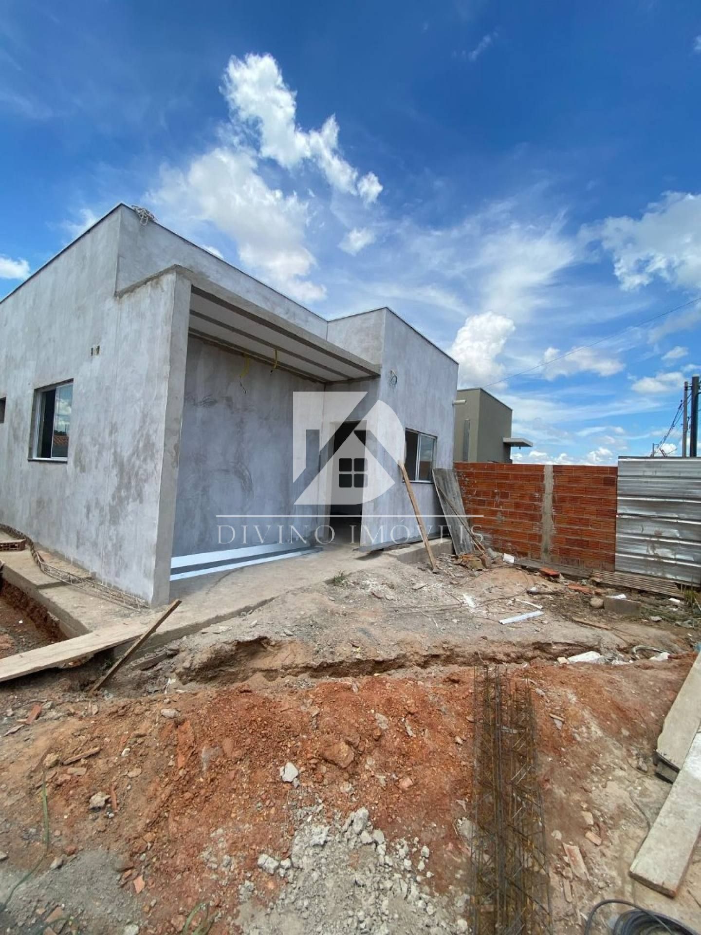 IMOVEL COM 2 QUARTOS, UM SENDO SUITE