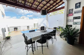 CASA COM PISCINA EM CUIABÁ