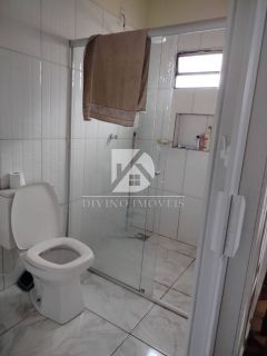 VENDO SOBRADO NO CRISTO REI COM PONTO COMERCIAL NA FRENTE E CASA COM 3/4 NO FUNDO