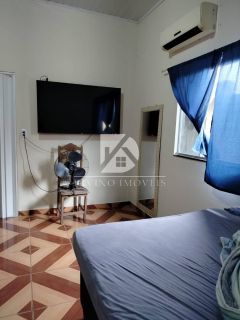 VENDO SOBRADO NO CRISTO REI COM PONTO COMERCIAL NA FRENTE E CASA COM 3/4 NO FUNDO