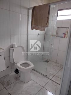 VENDO SOBRADO NO CRISTO REI COM PONTO COMERCIAL NA FRENTE E CASA COM 3/4 NO FUNDO
