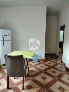 VENDO SOBRADO NO CRISTO REI COM PONTO COMERCIAL NA FRENTE E CASA COM 3/4 NO FUNDO