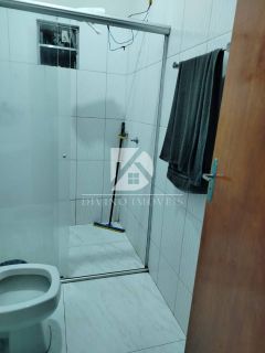 VENDO SOBRADO NO CRISTO REI COM PONTO COMERCIAL NA FRENTE E CASA COM 3/4 NO FUNDO