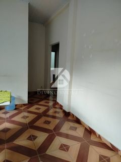 VENDO SOBRADO NO CRISTO REI COM PONTO COMERCIAL NA FRENTE E CASA COM 3/4 NO FUNDO