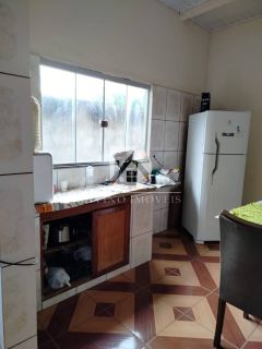VENDO SOBRADO NO CRISTO REI COM PONTO COMERCIAL NA FRENTE E CASA COM 3/4 NO FUNDO