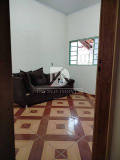 VENDO SOBRADO NO CRISTO REI COM PONTO COMERCIAL NA FRENTE E CASA COM 3/4 NO FUNDO