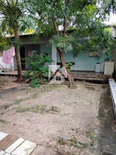 VENDO SOBRADO NO CRISTO REI COM PONTO COMERCIAL NA FRENTE E CASA COM 3/4 NO FUNDO