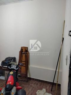 VENDO SOBRADO NO CRISTO REI COM PONTO COMERCIAL NA FRENTE E CASA COM 3/4 NO FUNDO