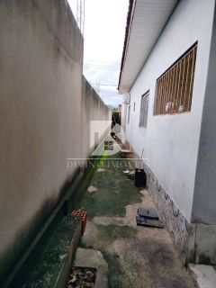 VENDO SOBRADO NO CRISTO REI COM PONTO COMERCIAL NA FRENTE E CASA COM 3/4 NO FUNDO
