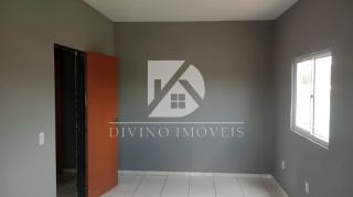 VENDO SOBRADO NO CRISTO REI COM PONTO COMERCIAL NA FRENTE E CASA COM 3/4 NO FUNDO