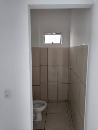 VENDO SOBRADO NO CRISTO REI COM PONTO COMERCIAL NA FRENTE E CASA COM 3/4 NO FUNDO
