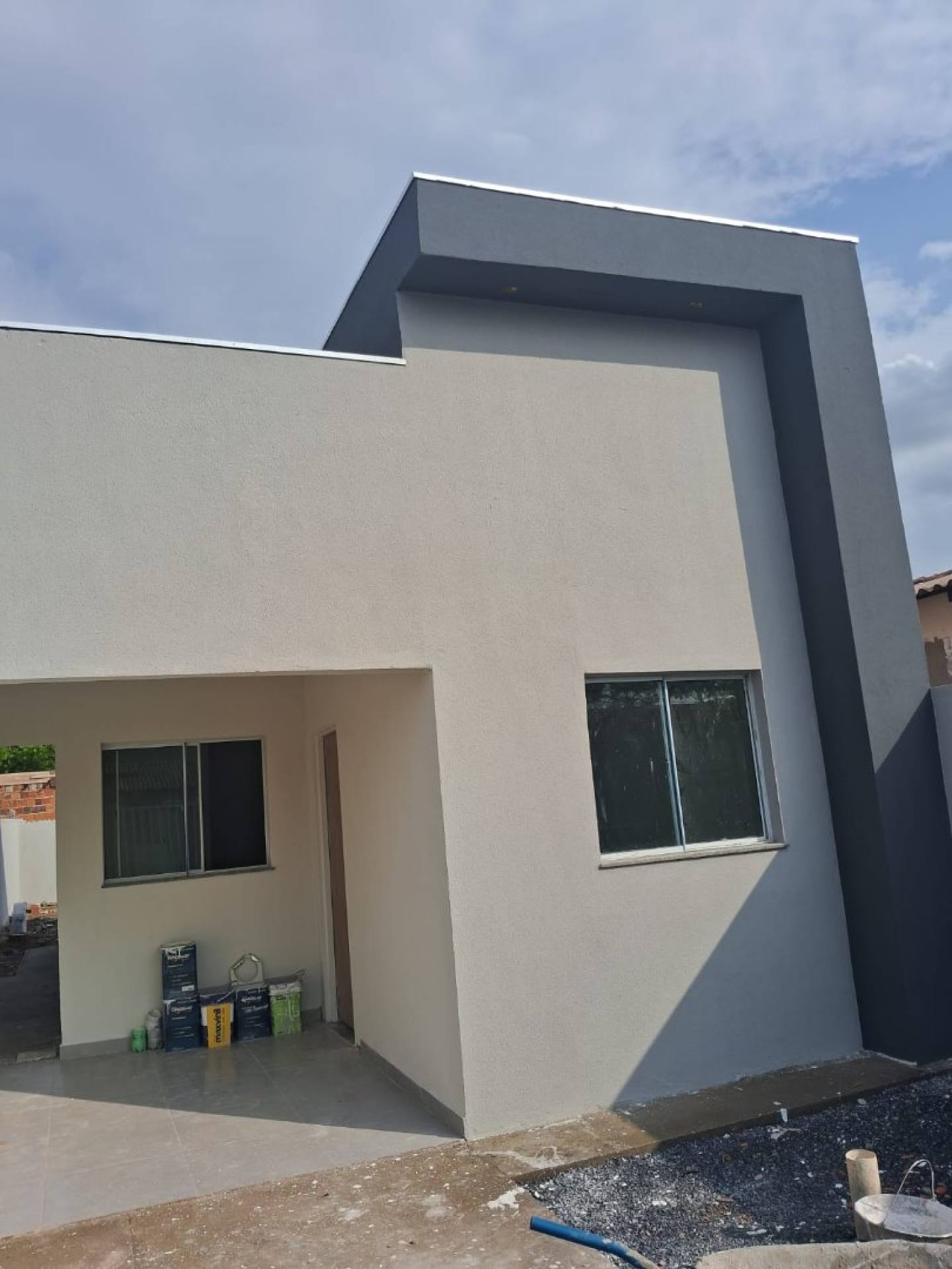 IMOVEL COM 2 QUARTOS, SALA/COZINHA, VARANDA AMPLA E UM BANHEIRO SOCIAL