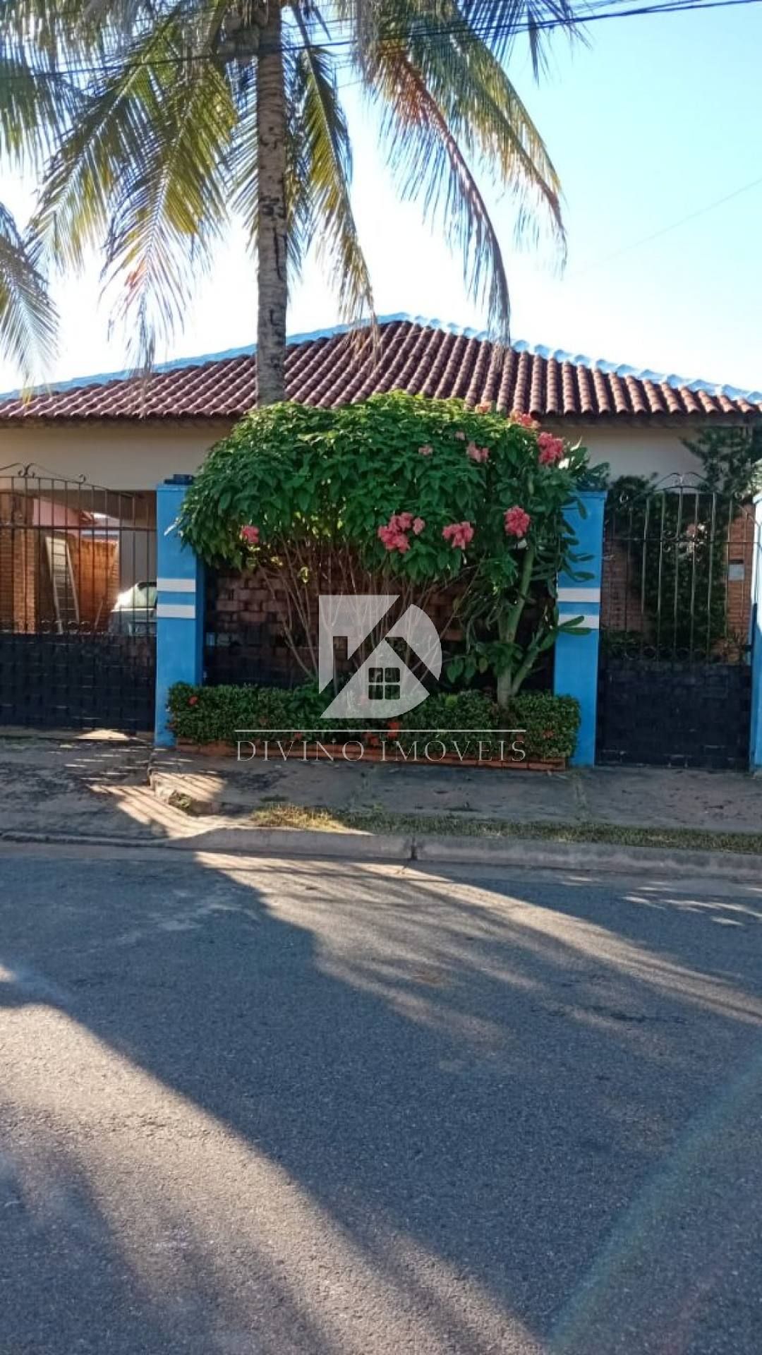 IMOVEL COM PISCINA, 3 QUARTOS 2 SENDO SUITE