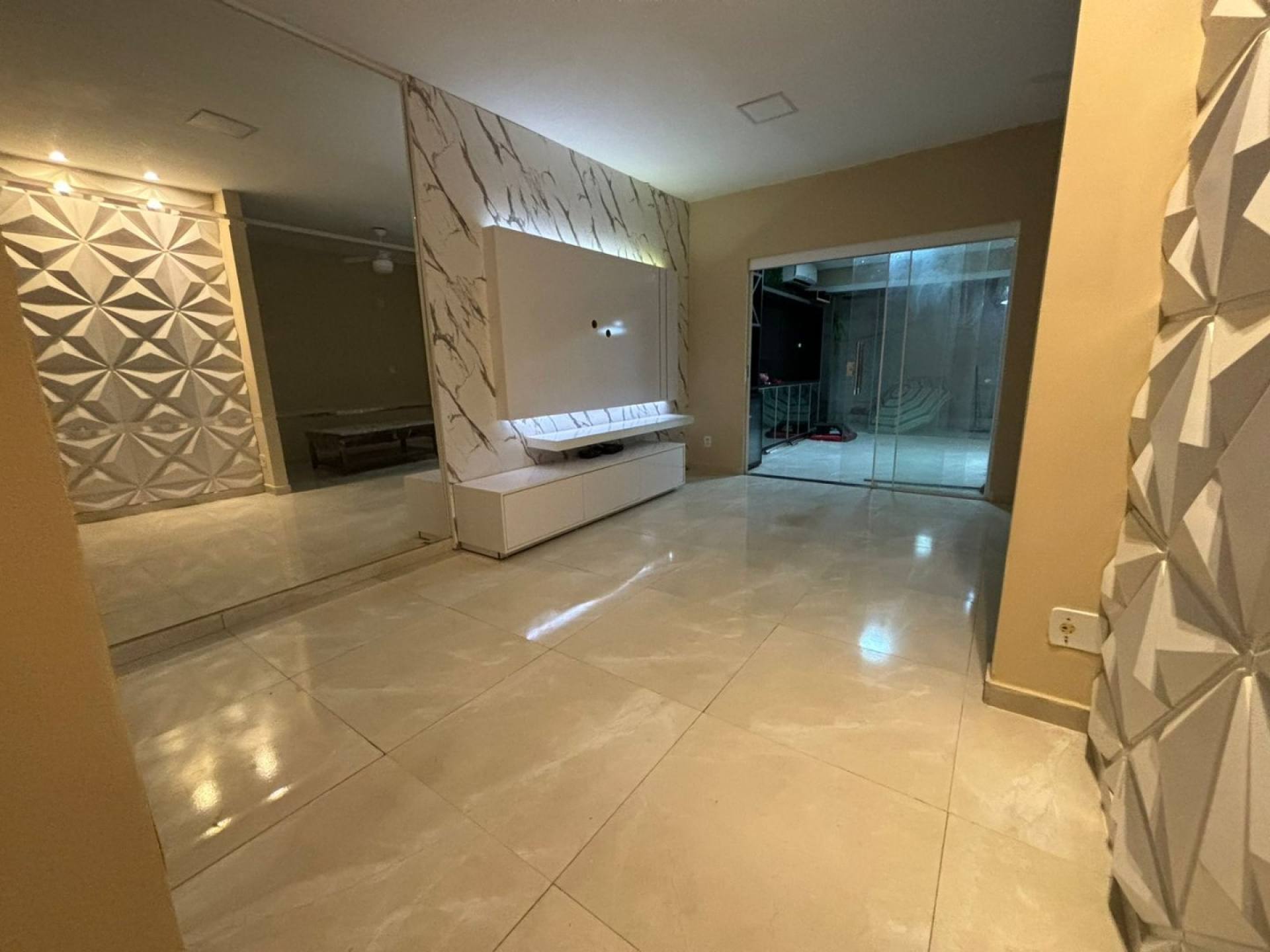 CASA EM CONDOMINIO NA ESTRADA DA GUARITA