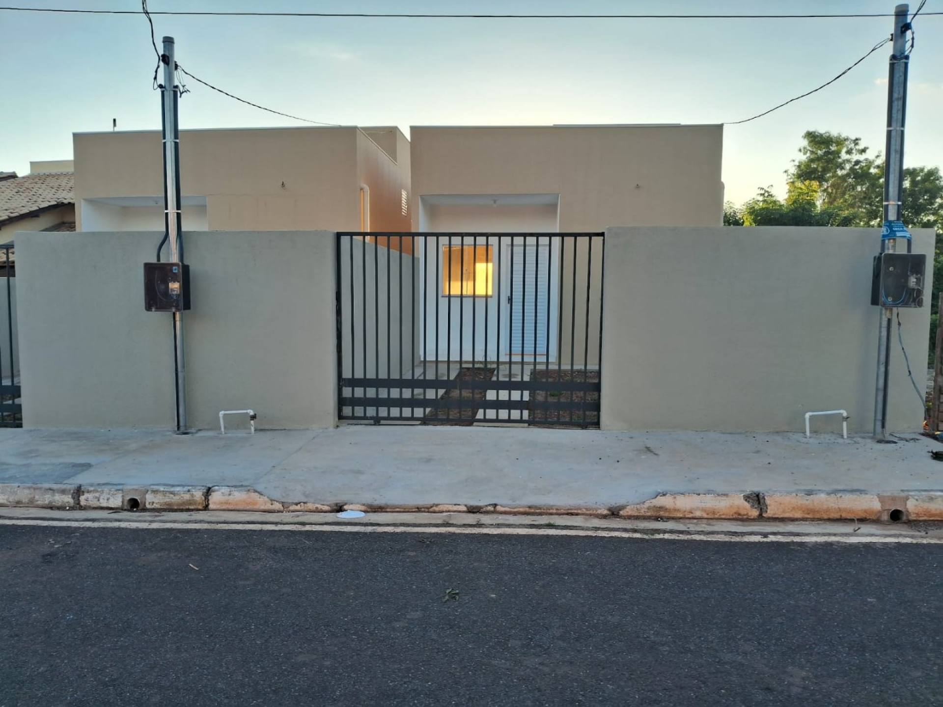 IMOVEL COM DOIS QUARTOS, SALA, COZINHA AMERICANA