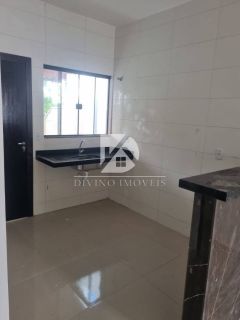 CASA COM 2 QUARTOS SENDO UMA SUITE, BEM LOCALIZADA NO JD PAULA 2 EM VARZEA GRANDE