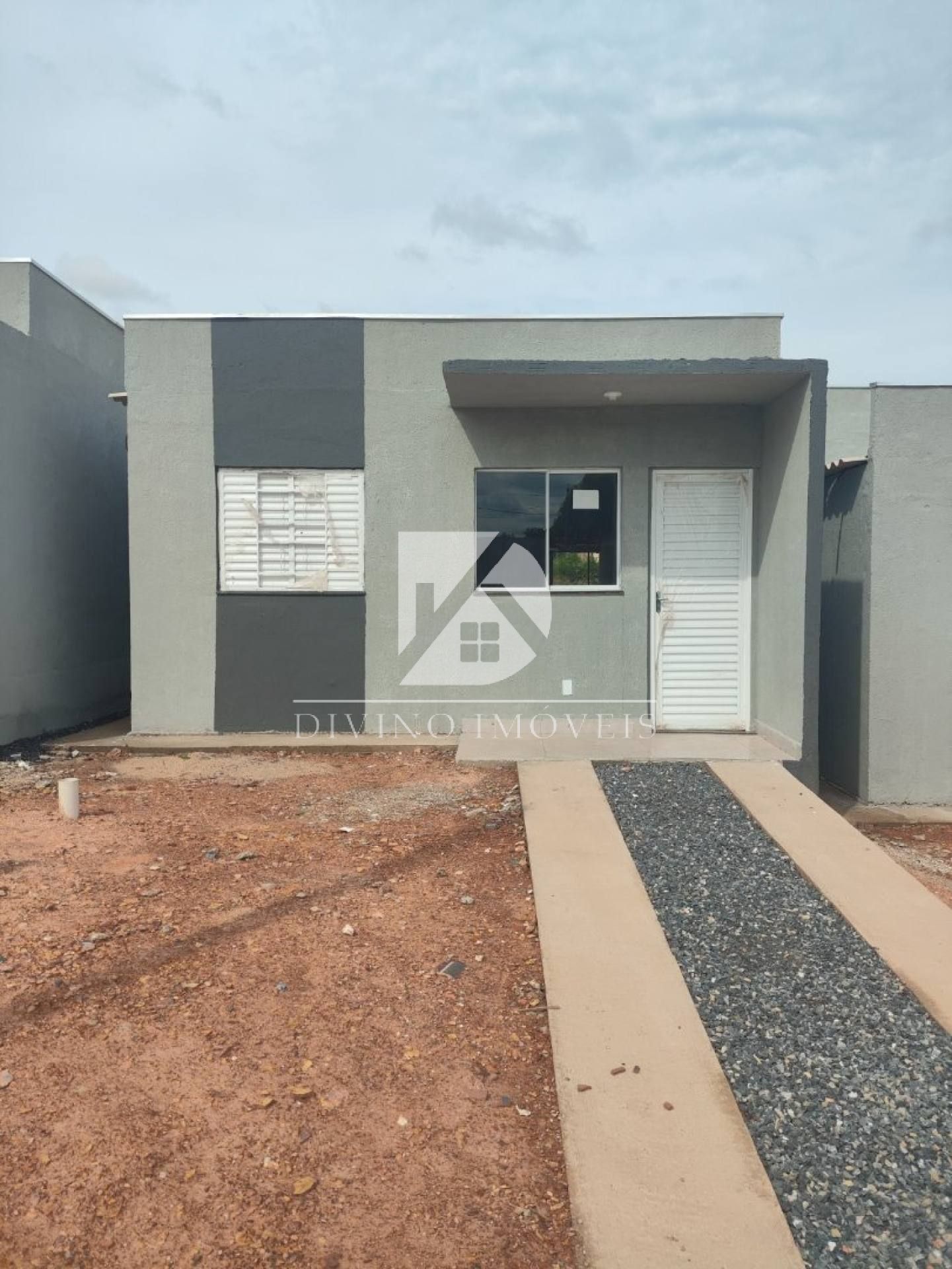 CASA COM 2 QUARTOS, NO JD PAULA 2 PROXIMO A RUA GOIAS