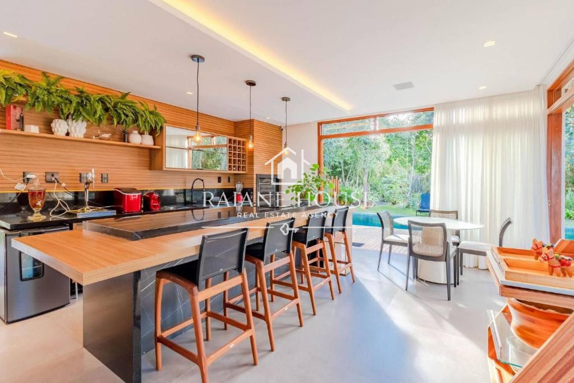 Mansão de Luxo à Venda no Bairro Atalaia – Próxima à Praia