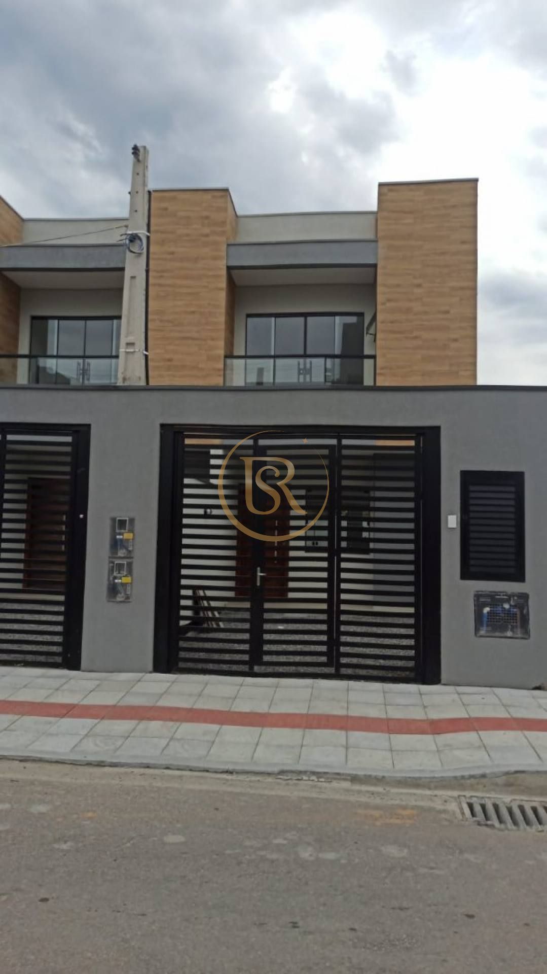 Sobrado Geminado para Venda