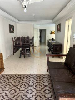 Apartamento próximo ao mar à venda no bairro Meia Praia