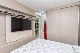 Apartamento à venda na Meia Praia