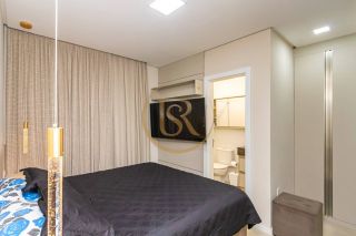 Apartamento à venda na Meia Praia