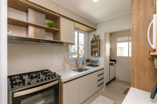 Apartamento à venda na Meia Praia