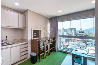Apartamento à venda na Meia Praia