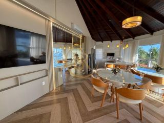 Casa vista mar disponível para locação anual.