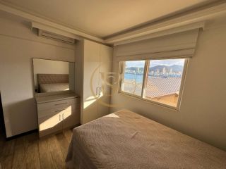 Casa vista mar disponível para locação anual.