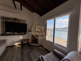 Casa vista mar disponível para locação anual.