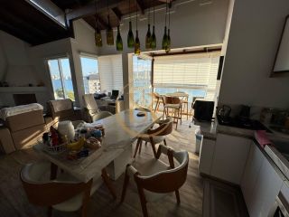 Casa vista mar disponível para locação anual.