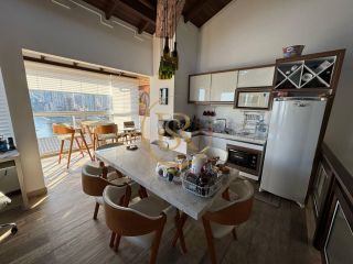Casa vista mar disponível para locação anual.