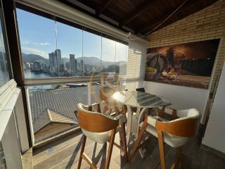 Casa vista mar disponível para locação anual.