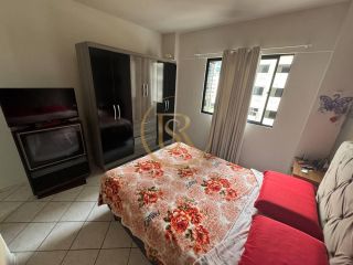 Apartamento à venda com ótima localização no bairro Meia Praia