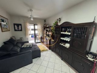 Apartamento à venda com ótima localização no bairro Meia Praia