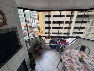 Apartamento à venda com ótima localização no bairro Meia Praia