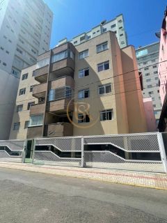 Apartamento a 100 metros da praia central